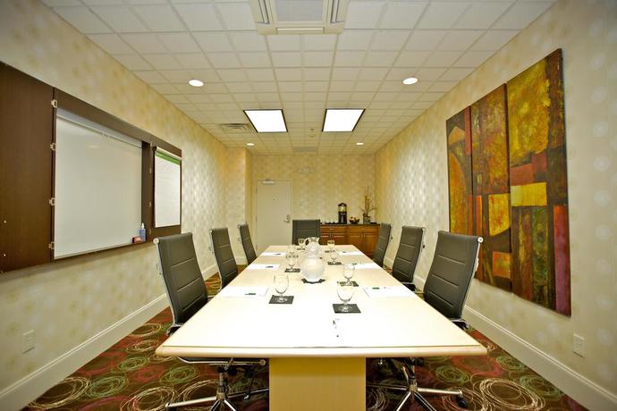 Imagen de los interiores del Hotel Doubletree By Hilton Chattanooga Hamilton Place. Foto 8