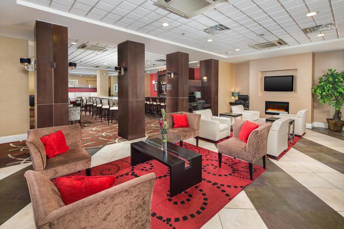 Imagen de los interiores del Hotel Doubletree By Hilton Chattanooga Hamilton Place. Foto 11