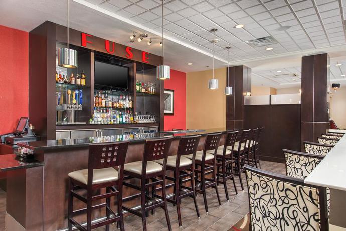 Imagen del bar/restaurante del Hotel Doubletree By Hilton Chattanooga Hamilton Place. Foto 3