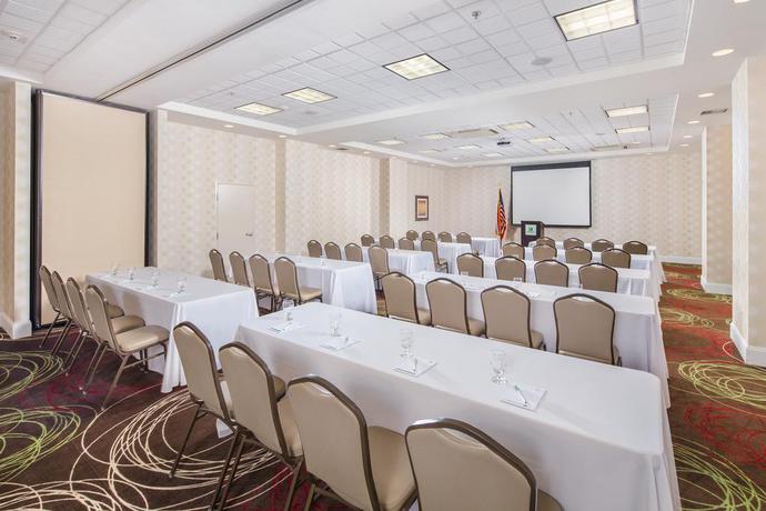 Imagen de los interiores del Hotel Doubletree By Hilton Chattanooga Hamilton Place. Foto 12