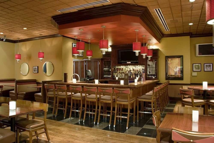 Imagen del bar/restaurante del Hotel Doubletree By Hilton Chicago - Alsip. Foto 3