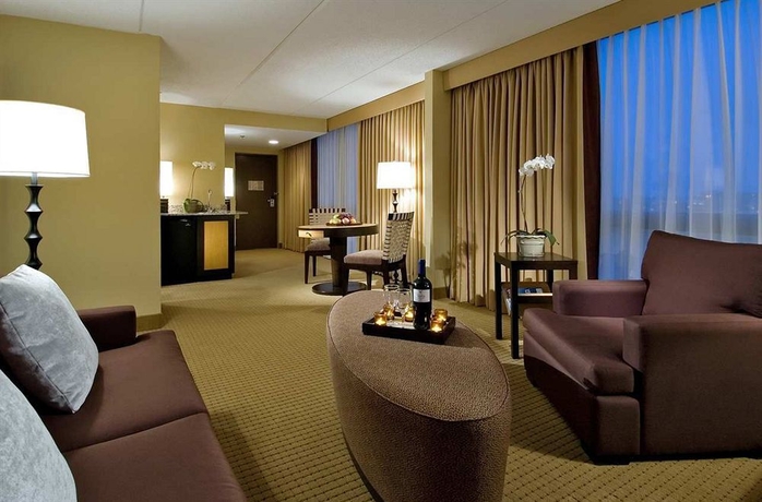 Imagen de los interiores del Hotel Doubletree By Hilton Chicago - Arlington Heights. Foto 2