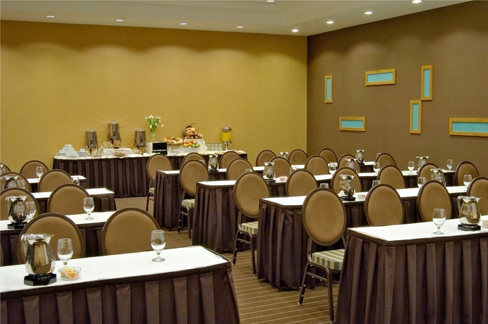Imagen de los interiores del Hotel Doubletree By Hilton Chicago - Arlington Heights. Foto 5