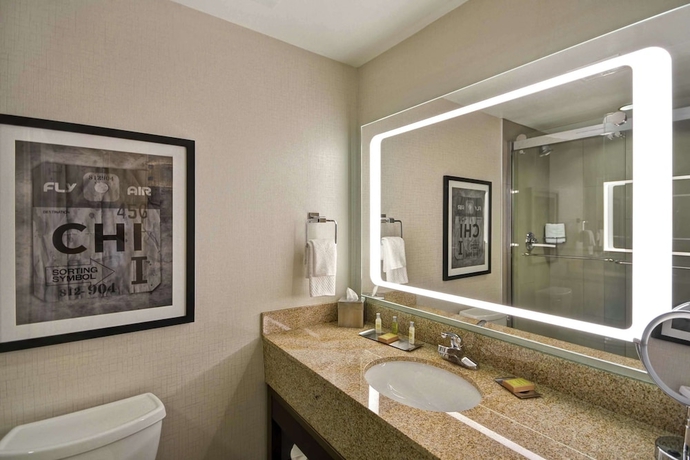 Imagen de la habitación del Hotel Doubletree By Hilton Chicago Midway Airport. Foto 9