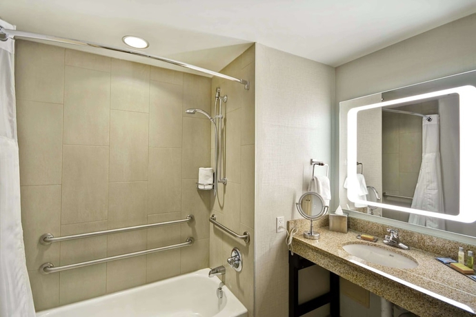 Imagen de la habitación del Hotel Doubletree By Hilton Chicago Midway Airport. Foto 11