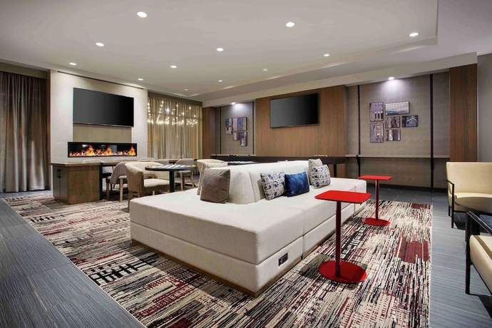 Imagen de los interiores del Hotel Doubletree By Hilton Chicago Midway Airport. Foto 16