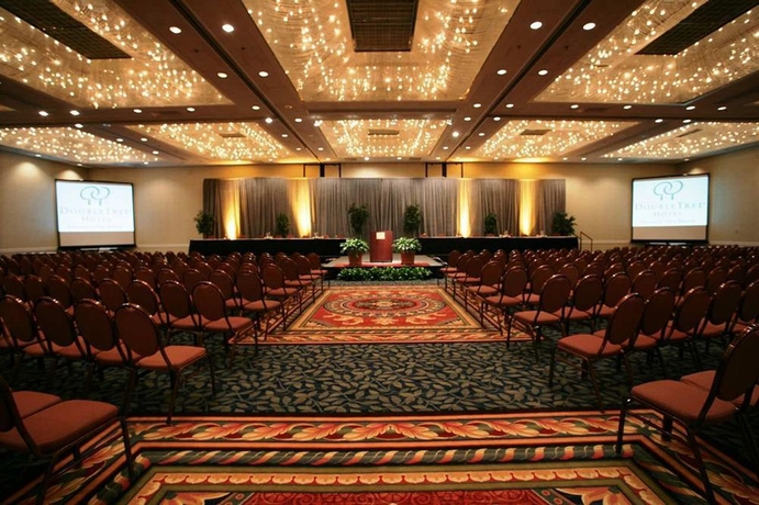 Imagen de los interiores del Hotel Doubletree By Hilton Chicago - Oak Brook. Foto 8