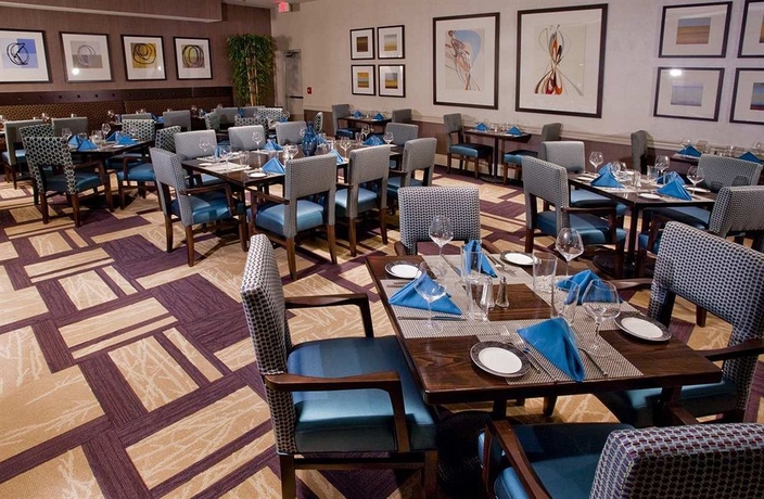 Imagen del bar/restaurante del Hotel Doubletree By Hilton Chicago O'hare Airport - Rosemont. Foto 5