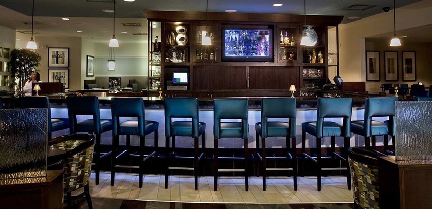 Imagen del bar/restaurante del Hotel Doubletree By Hilton Chicago O'hare Airport - Rosemont. Foto 6