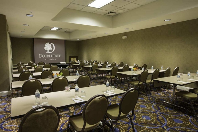 Imagen de los interiores del Hotel Doubletree By Hilton Chicago O'hare Airport - Rosemont. Foto 12