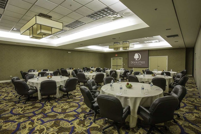 Imagen de los interiores del Hotel Doubletree By Hilton Chicago O'hare Airport - Rosemont. Foto 14