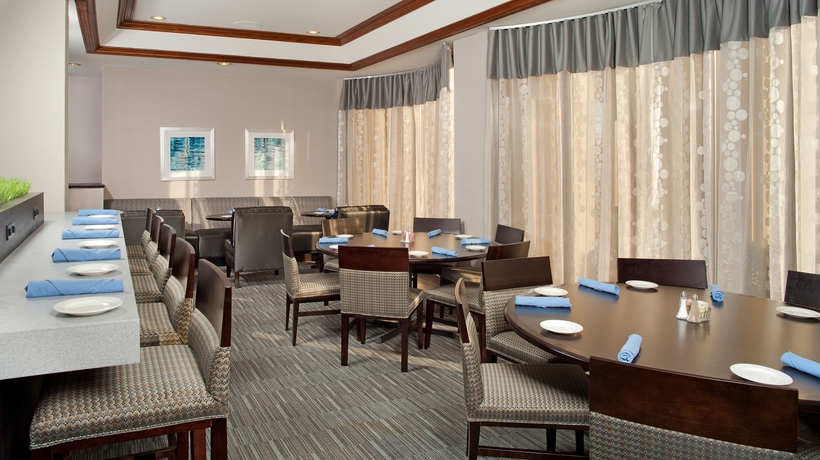 Imagen del bar/restaurante del Hotel Doubletree By Hilton Chicago Wood Dale - Elk Grove. Foto 4