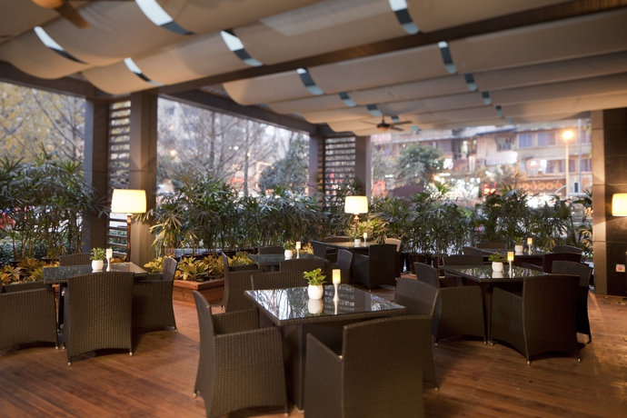 Imagen de los interiores del Hotel Doubletree By Hilton Chongqing North. Foto 6