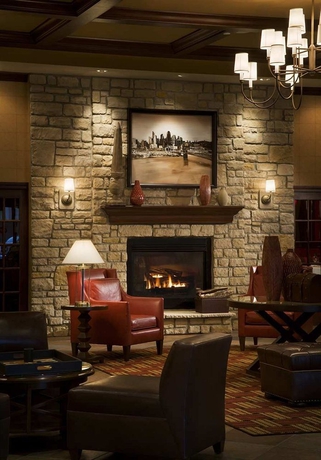 Imagen de los interiores del Hotel Doubletree By Hilton Cincinnati Airport. Foto 9