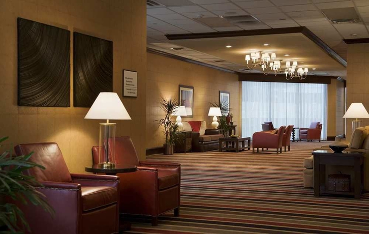 Imagen de los interiores del Hotel Doubletree By Hilton Cincinnati Airport. Foto 10