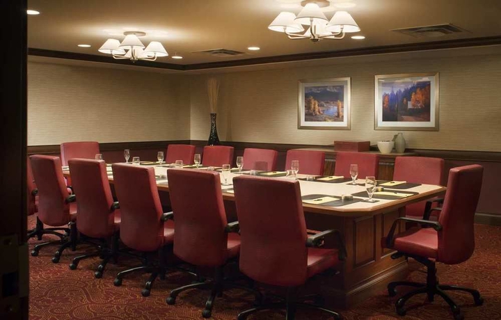 Imagen de los interiores del Hotel Doubletree By Hilton Cincinnati Airport. Foto 11