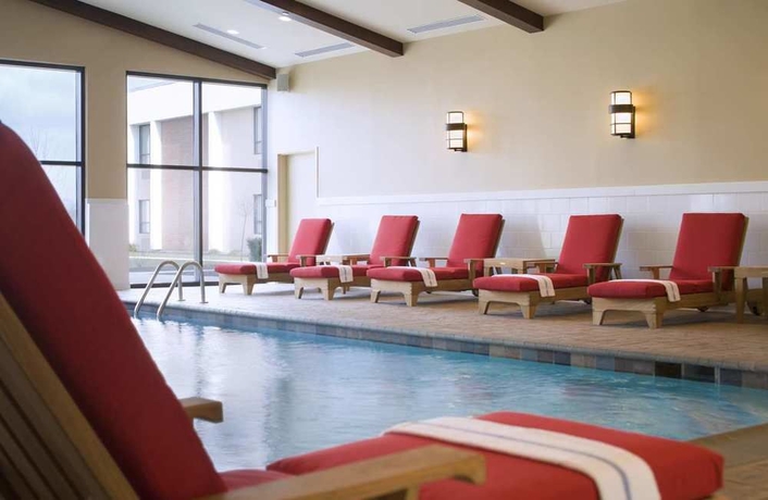 Imagen de la piscina del Hotel Doubletree By Hilton Cincinnati Airport. Foto 16