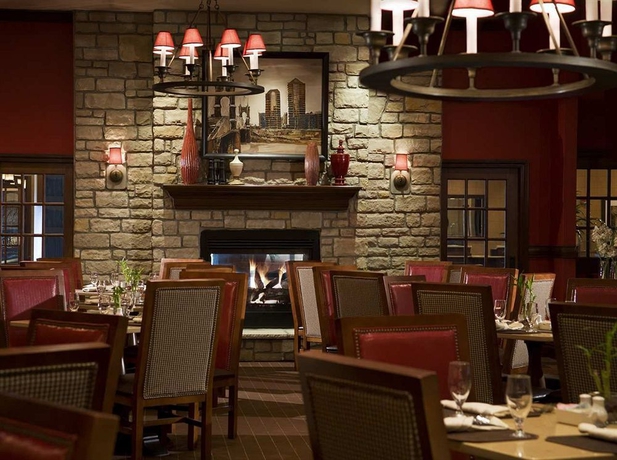 Imagen del bar/restaurante del Hotel Doubletree By Hilton Cincinnati Airport. Foto 4