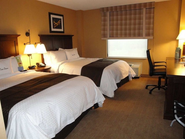Imagen de la habitación del Hotel Doubletree By Hilton Cincinnati Airport. Foto 8