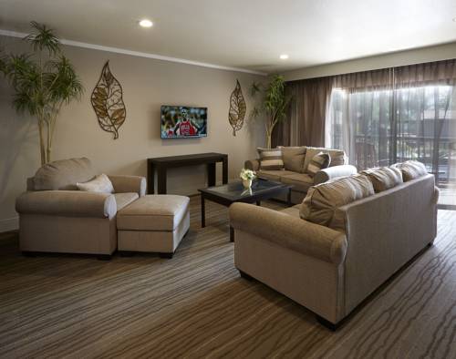 Imagen general del Hotel Doubletree By Hilton Claremont. Foto 1