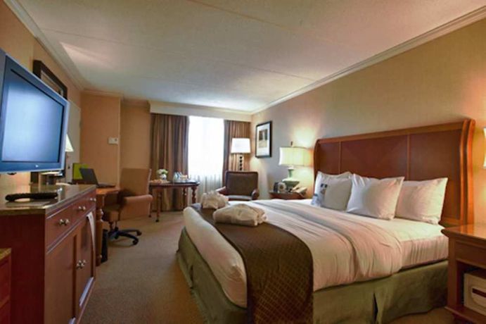 Imagen de los interiores del Hotel Doubletree By Hilton Cleveland East Beachwood. Foto 5