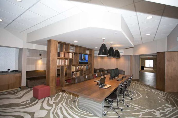 Imagen de los interiores del Hotel Doubletree By Hilton Cleveland East Beachwood. Foto 8