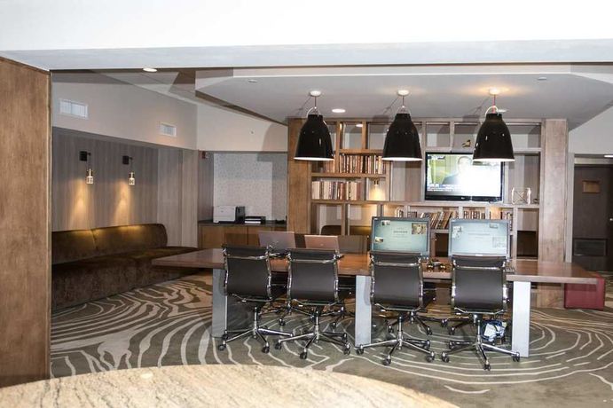 Imagen de los interiores del Hotel Doubletree By Hilton Cleveland East Beachwood. Foto 9