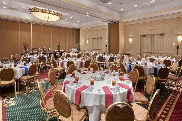 Imagen de los interiores del Hotel Doubletree By Hilton Cleveland East Beachwood. Foto 13