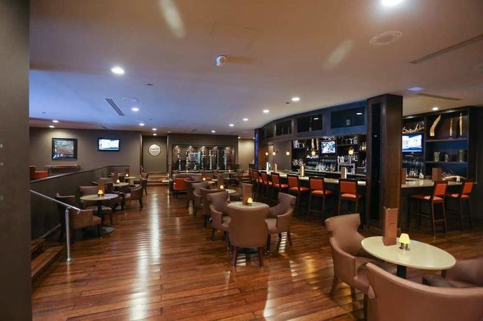 Imagen de los interiores del Hotel Doubletree By Hilton Cleveland East Beachwood. Foto 14