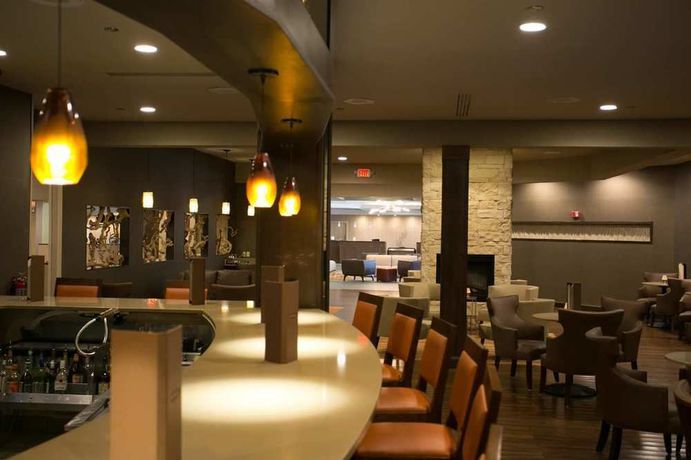 Imagen de los interiores del Hotel Doubletree By Hilton Cleveland East Beachwood. Foto 15