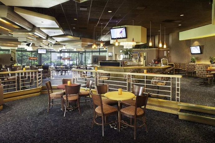 Imagen del bar/restaurante del Hotel Doubletree By Hilton Colorado Springs. Foto 2