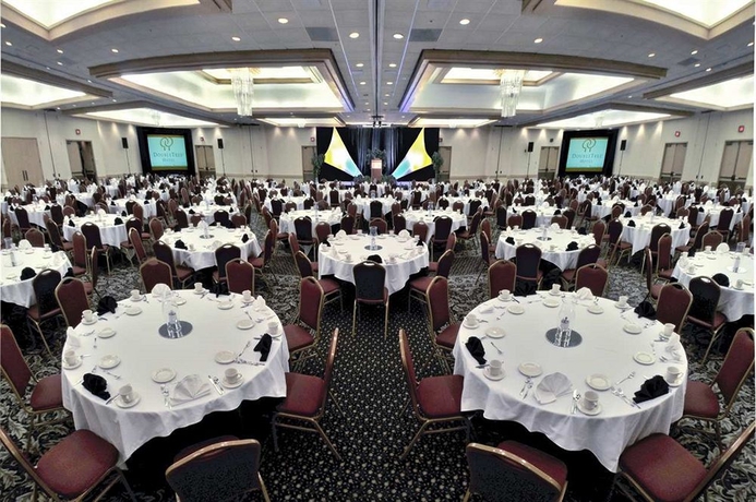 Imagen de los interiores del Hotel Doubletree By Hilton Colorado Springs. Foto 8
