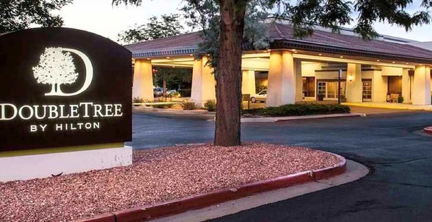 Imagen de los exteriores del Hotel Doubletree By Hilton Colorado Springs. Foto 7