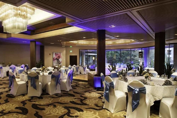 Imagen de los interiores del Hotel Doubletree By Hilton Colorado Springs. Foto 9