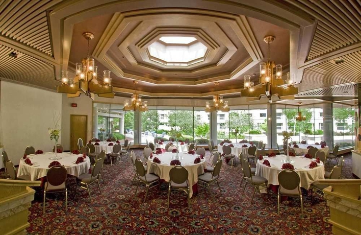 Imagen de los interiores del Hotel Doubletree By Hilton Colorado Springs. Foto 10