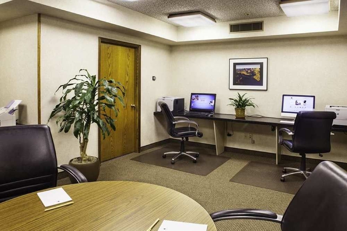Imagen de los interiores del Hotel Doubletree By Hilton Colorado Springs. Foto 11