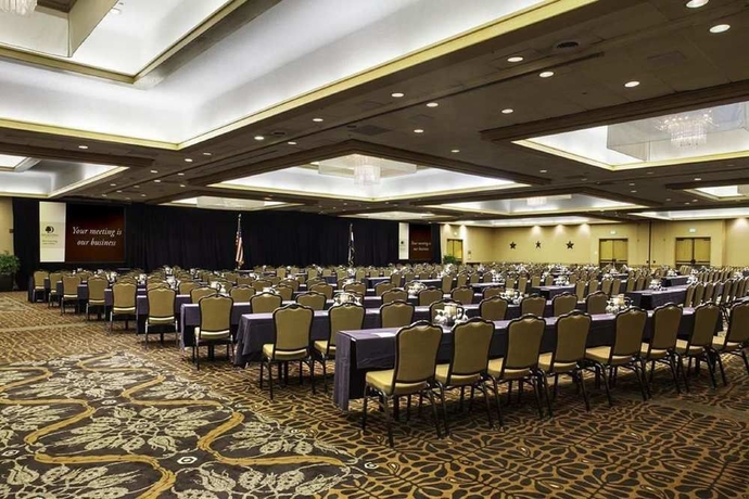 Imagen de los interiores del Hotel Doubletree By Hilton Colorado Springs. Foto 12