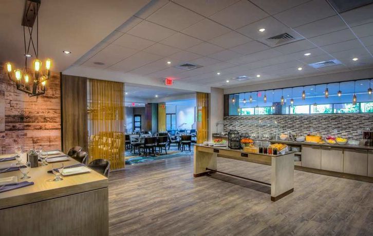 Imagen de los interiores del Hotel Doubletree By Hilton Columbia. Foto 12