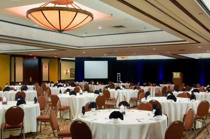 Imagen del bar/restaurante del Hotel Doubletree By Hilton Dallas - Campbell Centre. Foto 2