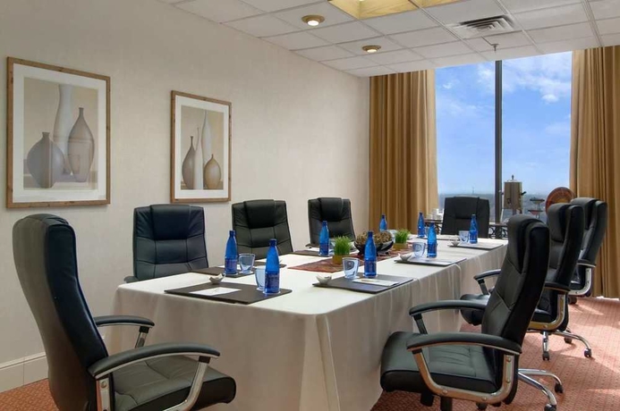 Imagen de los interiores del Hotel Doubletree By Hilton Dallas - Campbell Centre. Foto 8