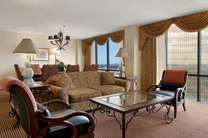 Imagen de los interiores del Hotel Doubletree By Hilton Dallas - Campbell Centre. Foto 12