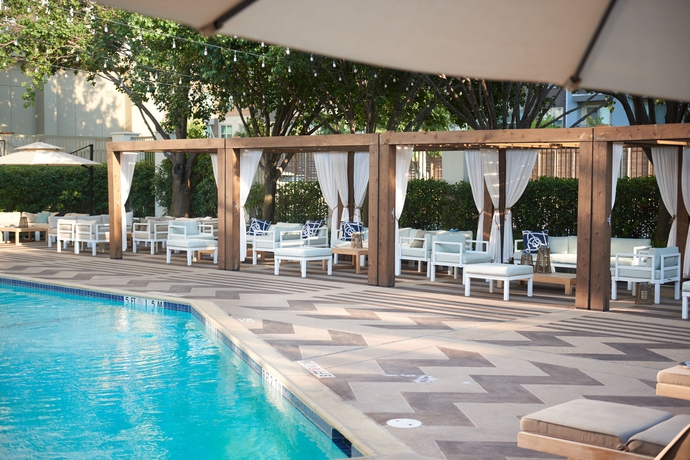 Imagen de la piscina del Hotel Doubletree By Hilton Dallas - Market Center. Foto 16