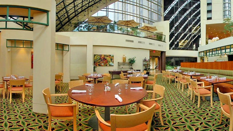 Imagen del bar/restaurante del Hotel Doubletree By Hilton Dallas Near The Galleria. Foto 2