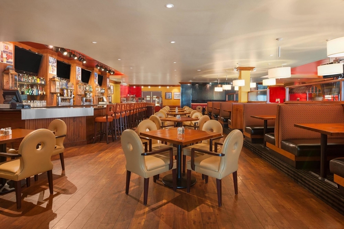 Imagen del bar/restaurante del Hotel Doubletree By Hilton Dallas &ndash; Love Field. Foto 4