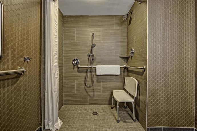 Imagen de los interiores del Hotel Doubletree By Hilton Decatur Riverfront. Foto 8