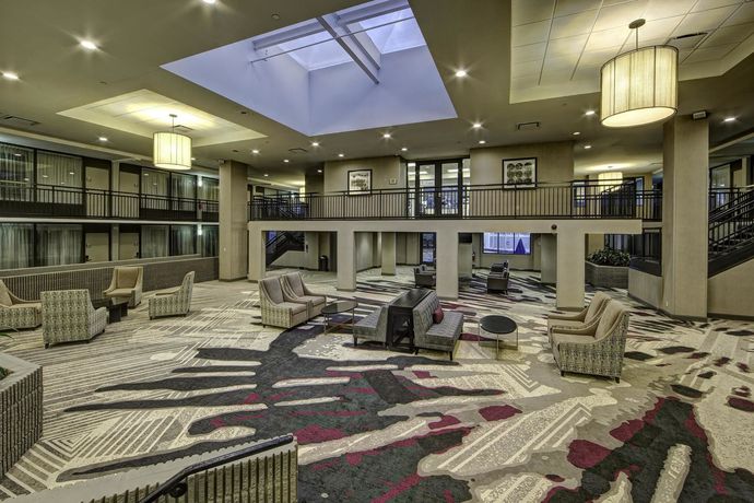 Imagen de la piscina del Hotel Doubletree By Hilton Decatur Riverfront. Foto 15