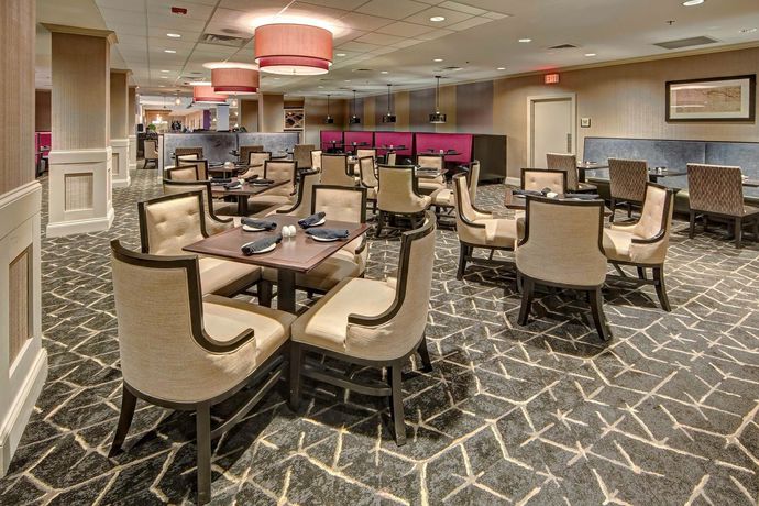 Imagen de los interiores del Hotel Doubletree By Hilton Decatur Riverfront. Foto 9