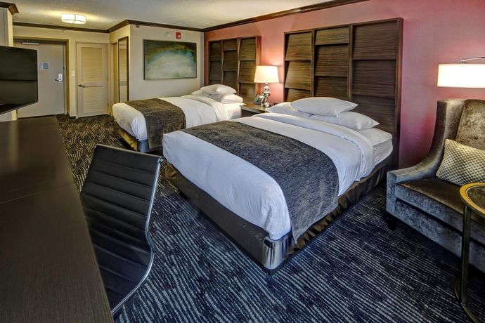 Imagen de los interiores del Hotel Doubletree By Hilton Decatur Riverfront. Foto 10