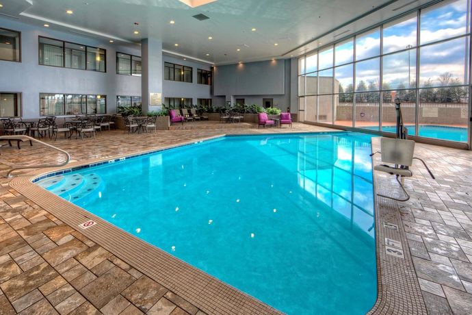 Imagen de los interiores del Hotel Doubletree By Hilton Decatur Riverfront. Foto 11