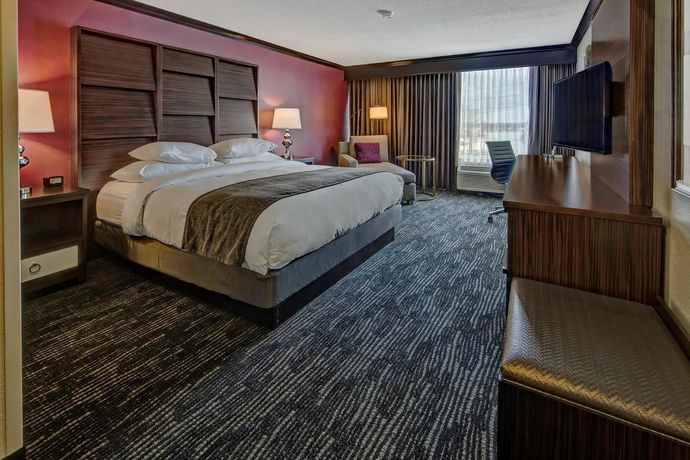 Imagen de los interiores del Hotel Doubletree By Hilton Decatur Riverfront. Foto 12